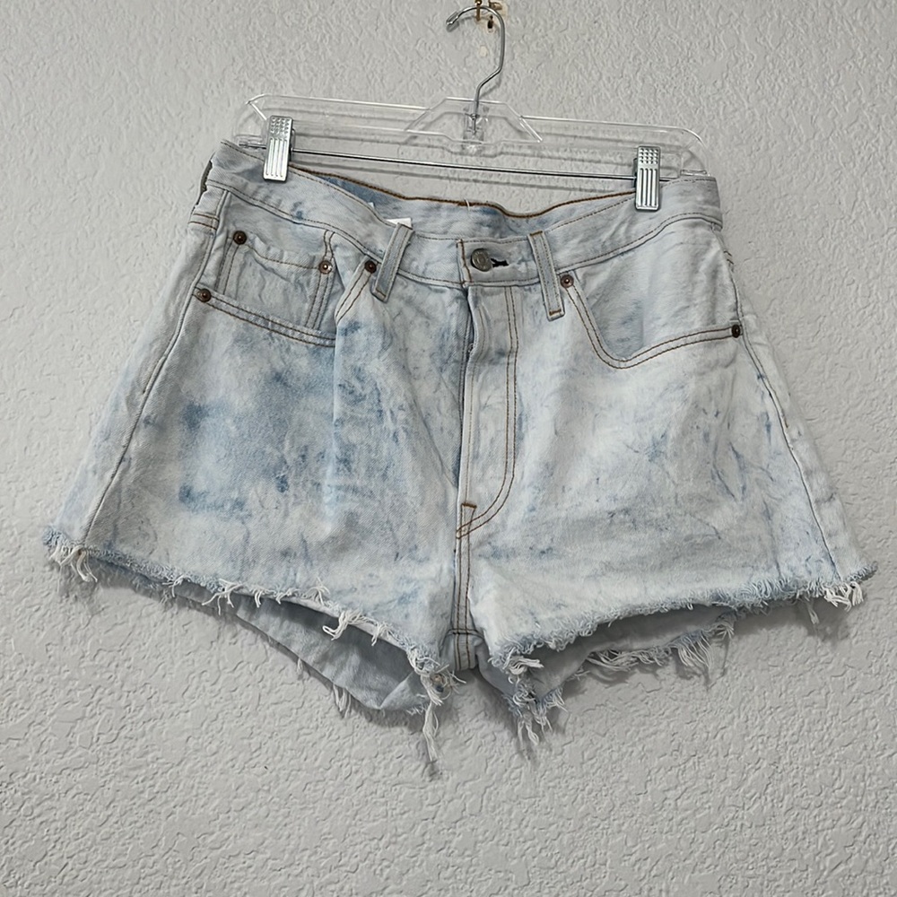 Levi’s 501 Button Fly Bleach acid Wash Denim Shorts